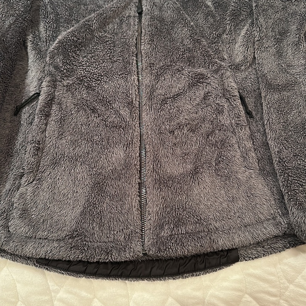 The North Face Women’s Osito Faux Fur Mock Neck Jacket Charcoal Gray Size Small - Picture 9 of 16